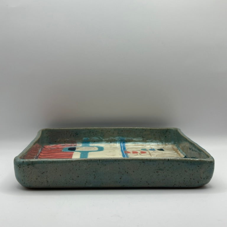 pink and blue tray