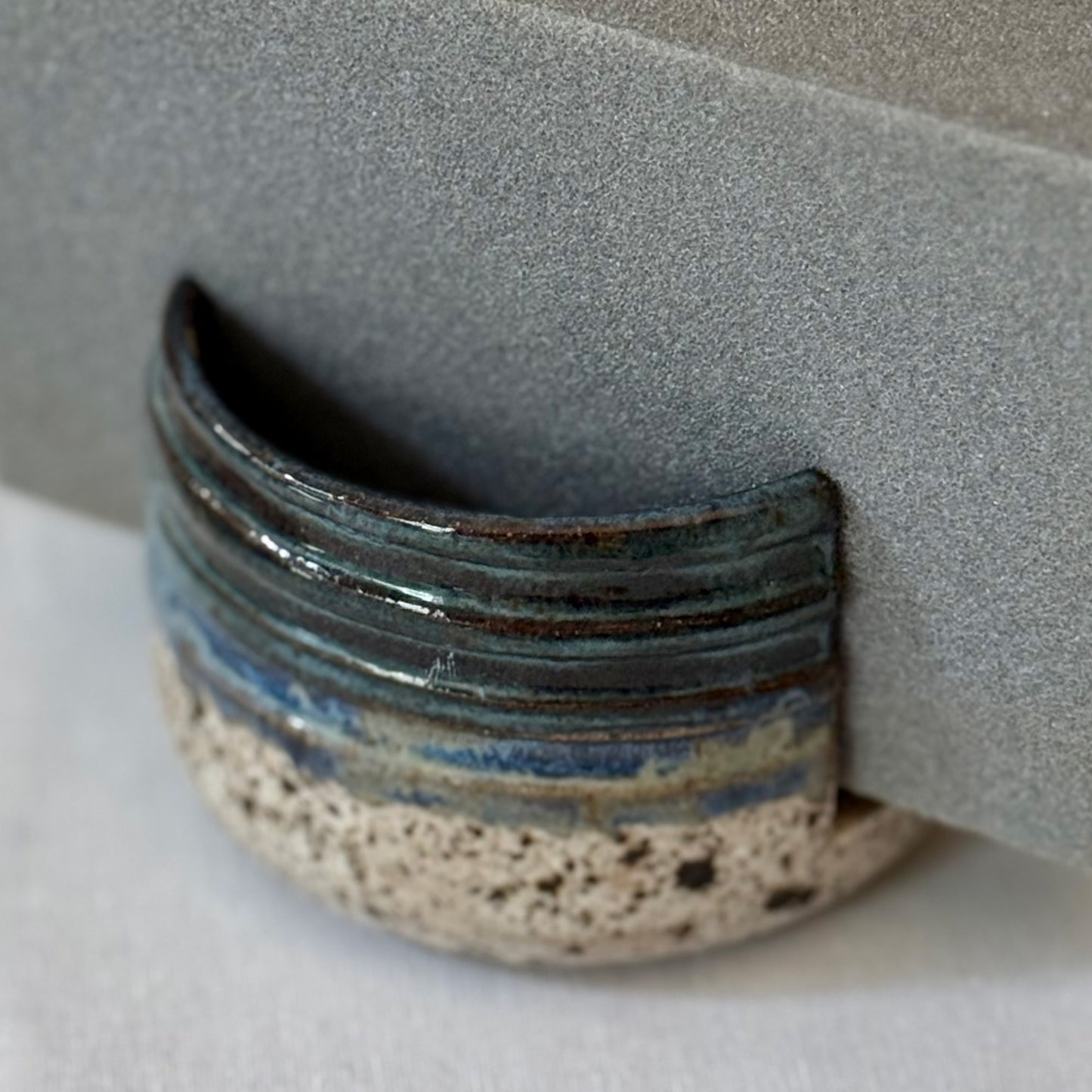 Ceramic sponge holder with blue and brown glaze with sponge