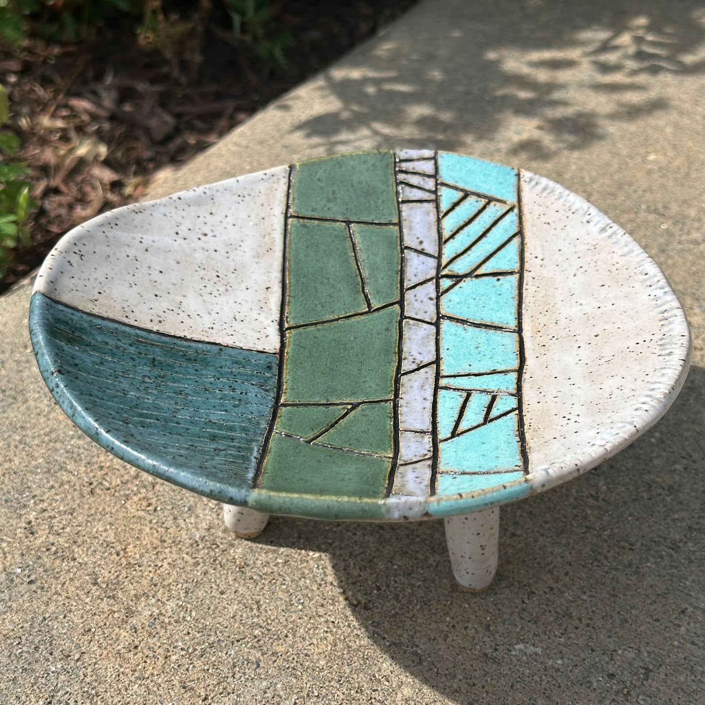 sgraffito tripod dish